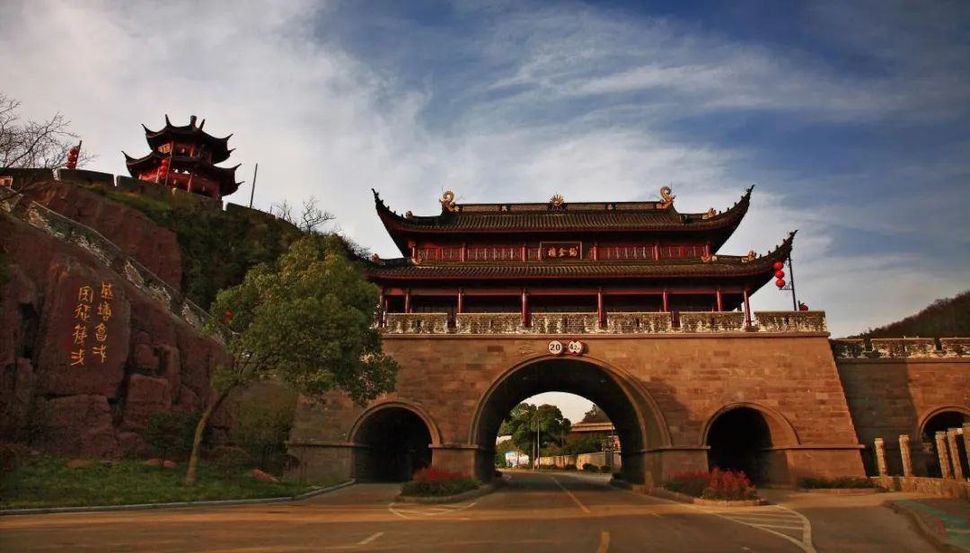 一场国潮嘉年华引万人探寻：哪吒究竟在哪闹海？