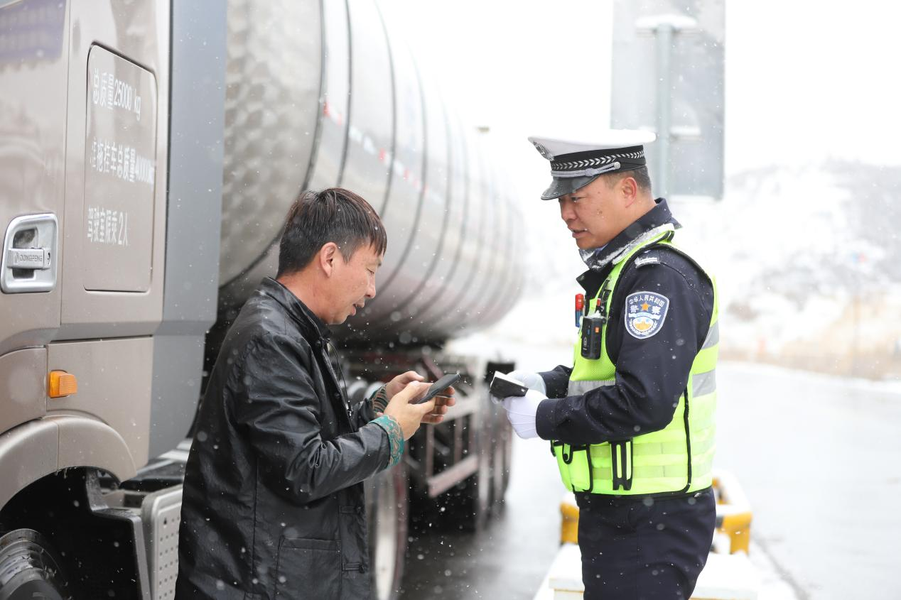 风雪高原的忠诚守护者——张掖市民乐县公安局扁都口公安检查站民警黄启元_fororder_图片5