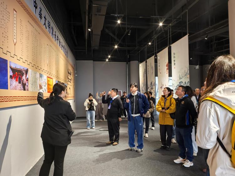 执着追求天青色的梦想——“中国式现代化发展看河南”两岸媒体联合采访团走近汝瓷_fororder_41