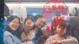 春运首日四组镜头，定格出行路上温暖瞬间