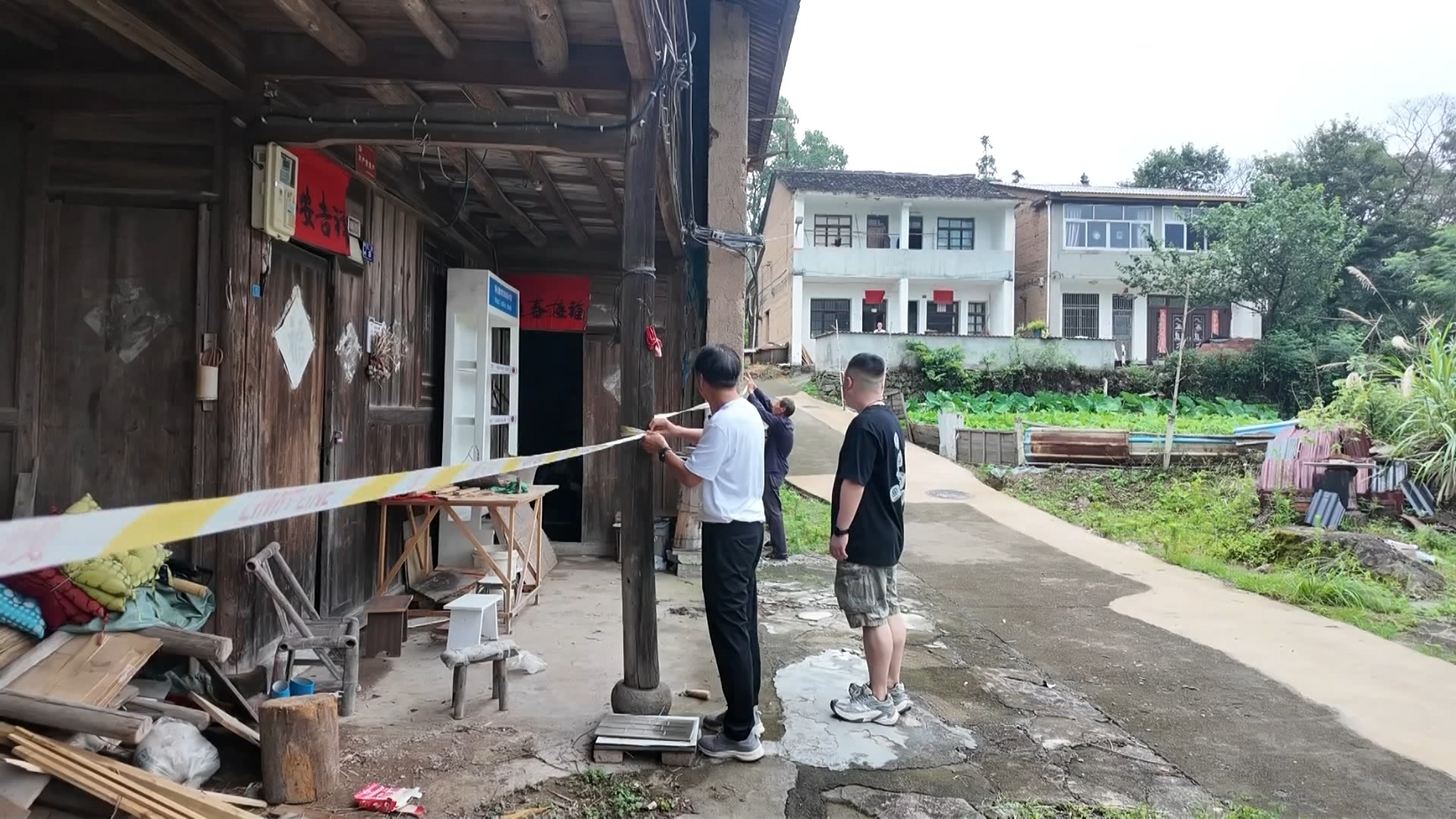 抢收水稻、排查隐患……台风登陆后 浙江各地抢险救灾进行时