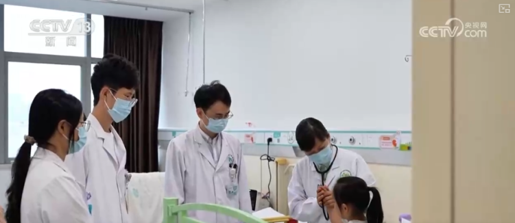 生娃基本不花钱！“医育结合”伴幼儿健康成长 多维度解读生育支持政策↓