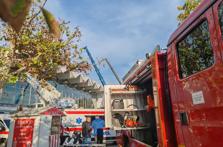 塞尔维亚一火车站部分坍塌致8人死亡 塞政府设全国哀悼日