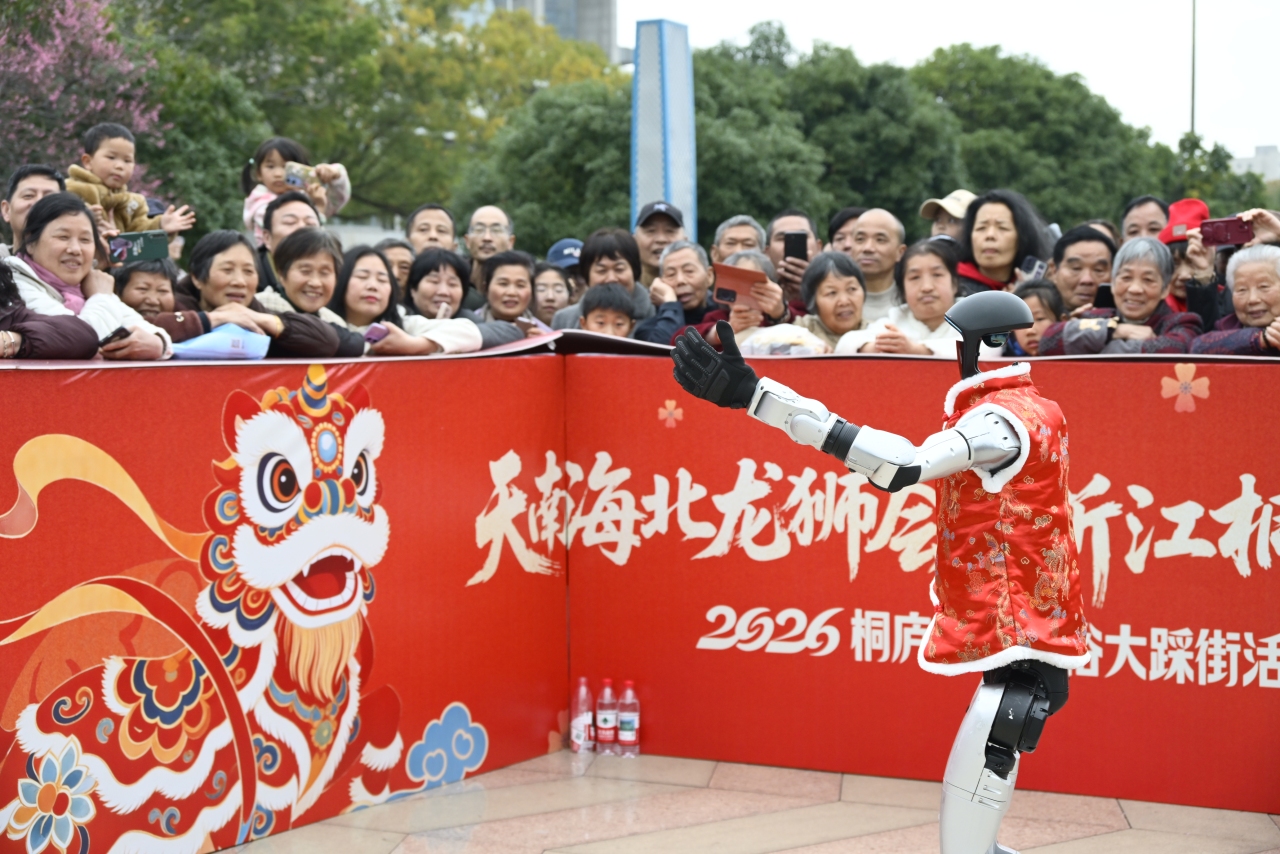 A North–South Folk Fusion for the Lantern Festival: Tonglu's Grand Folk Street Parade Lights Up the City_fororder_微信图片_20260302092118_16_477