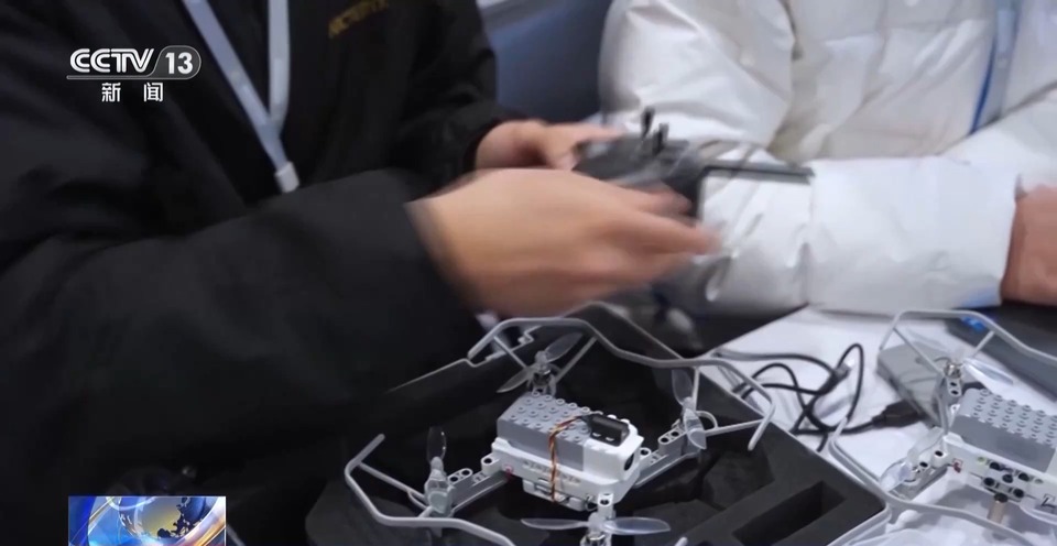 用意念操控机器人是什么感觉？ 去机器人大赛总决赛上一探究竟