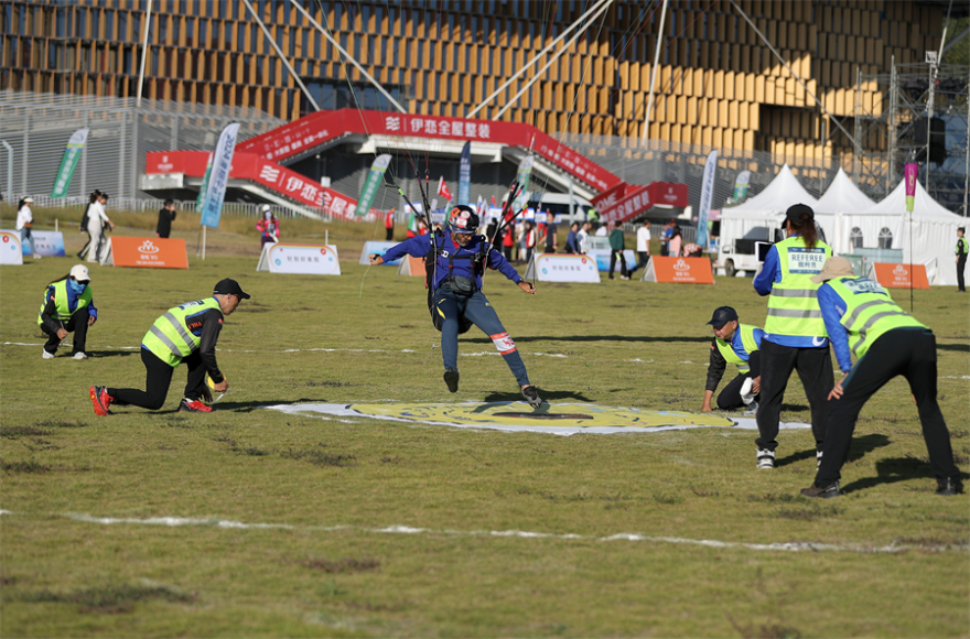 The 2025 Paragliding Accuracy World Cup Superfinal Kicks Off in Jingmen, Hubei_fororder_图片3