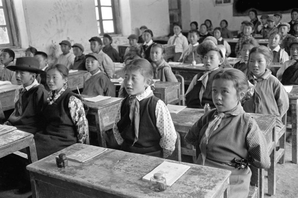 致敬60年！影像记录西藏自治区发展变化_fororder_17学生藏文课
