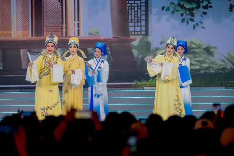 “越韵华光·百廿流芳”第六届中国越剧艺术节开幕式暨越剧诞生120周年主题晚会在浙江绍兴举办