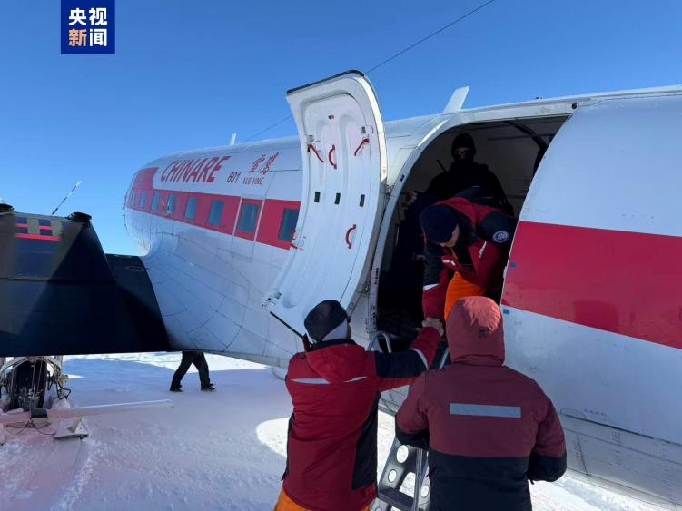 中国南极考察队成功救援1名俄南极考察站病员