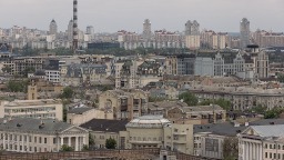 乌称基辅遭导弹和无人机袭击 已致2死7伤