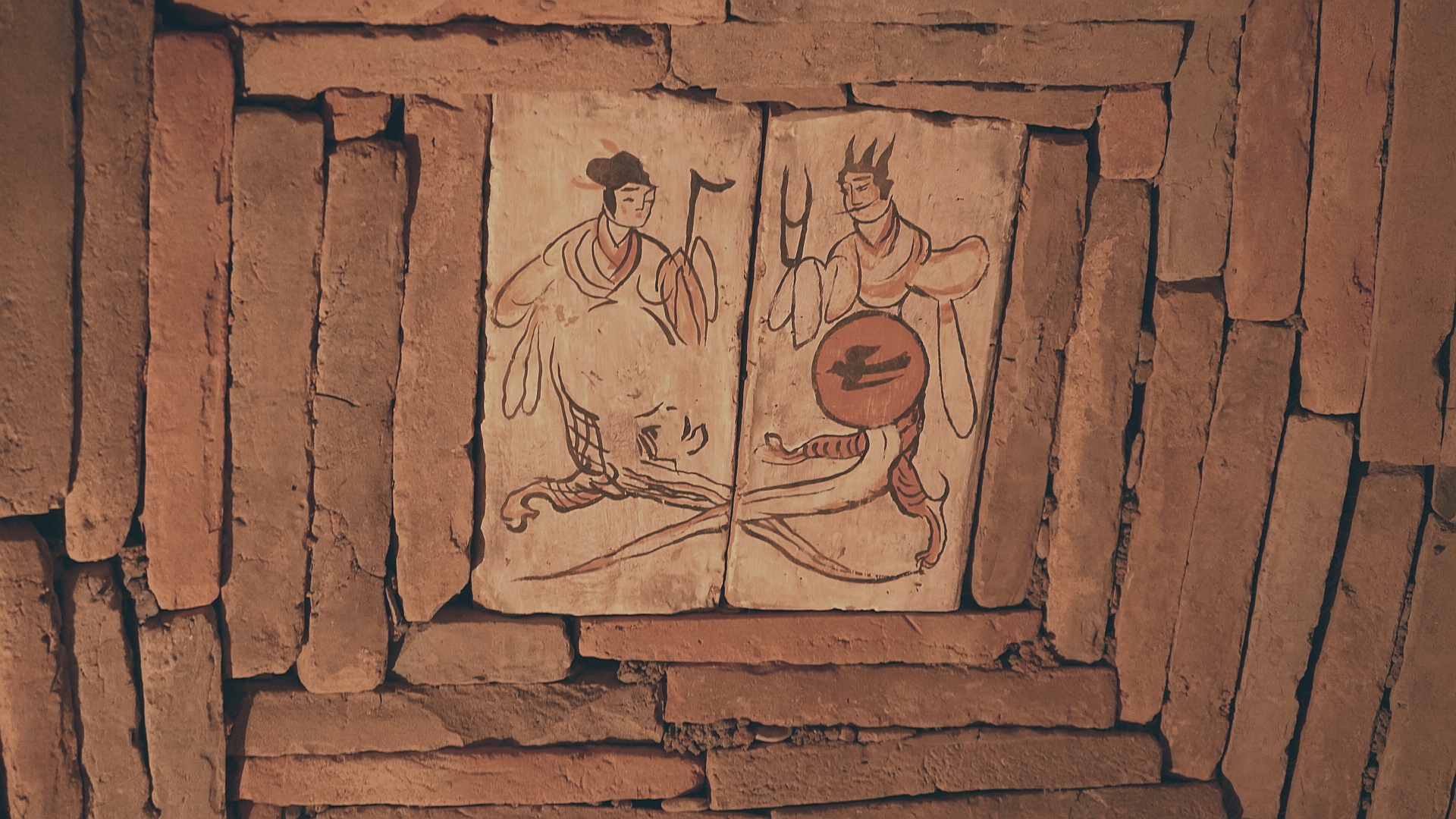 何以中国·壁画里的中国｜高台魏晋壁画砖：镌刻千年的河西生活图景_fororder_魏晋壁画墓里的伏羲女娲画像砖