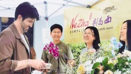 首家嵊州小笼包海外品牌门店开业 “哪吒包子”亮相洛杉矶