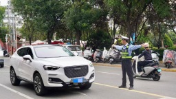 天水秦安公安交警：坚守岗位护航群众出行平安