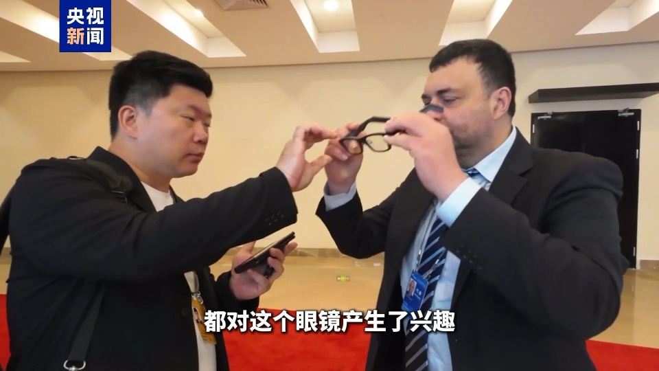 博鳌有新知丨在博鳌遇见AI 记者用智能眼镜实现无障碍跨国采访