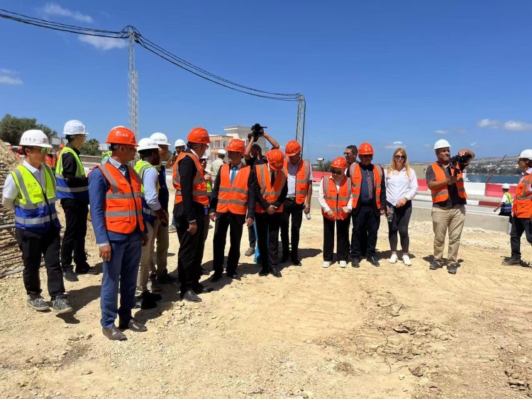 新春走基层 | 中企承建突尼斯比塞大大桥 被当地工程师视为“未来希望大桥”