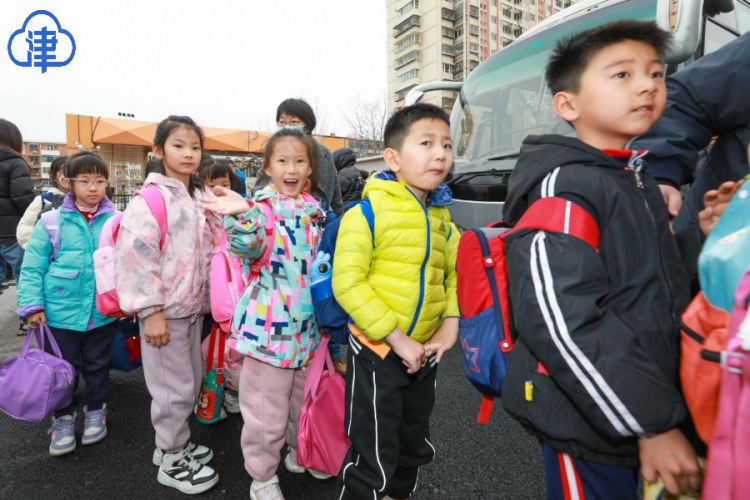 天津“通学公交”纳入民心工程 铺就孩子上学温暖坦途