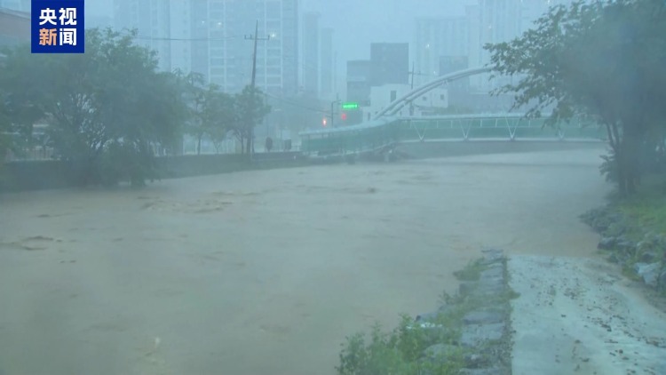 韩国多地遭遇破纪录暴雨 已致4人死亡
