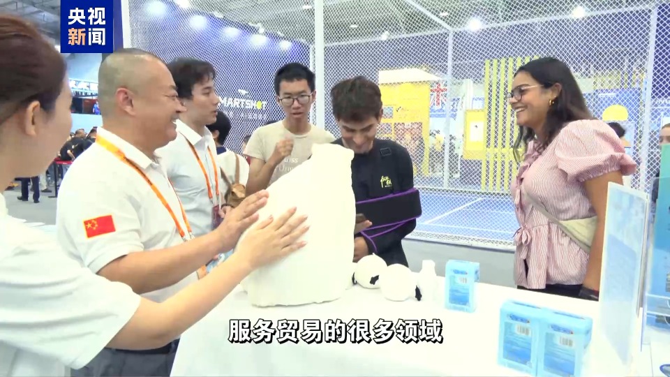 服贸会上这款“雪糕”开水烫不化？“不会融化”的冰雪给生活更多选择