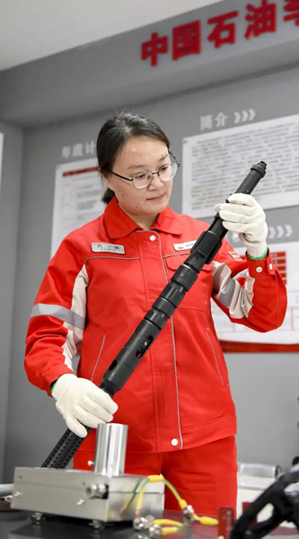 大力弘扬工匠精神 他们奋斗的身影熠熠生辉_fororder_3