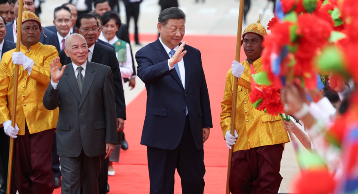 习近平抵达金边对柬埔寨进行国事访问