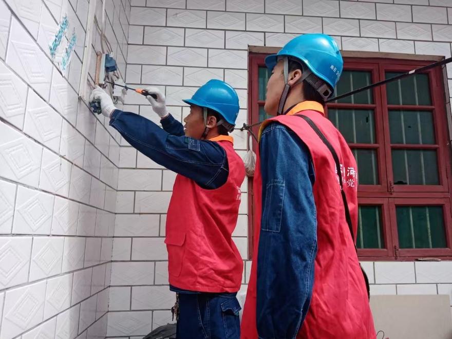 The State Grid Nanyang Power Supply Company provides quality electricity to support a bumper autumn harvest