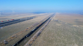 新疆开行全国首创棉花班列+白货集拼专列 铁路棉花运量大幅增长_fororder_6374ede777304ce287c0f251254dcf1a