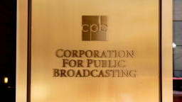 特朗普撤销拨款 美国公共广播公司解散_fororder_df471094806347bf9a079ea1e26d948b