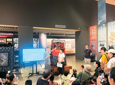 邵阳布袋戏：蓝帷藏万象 十指舞春秋