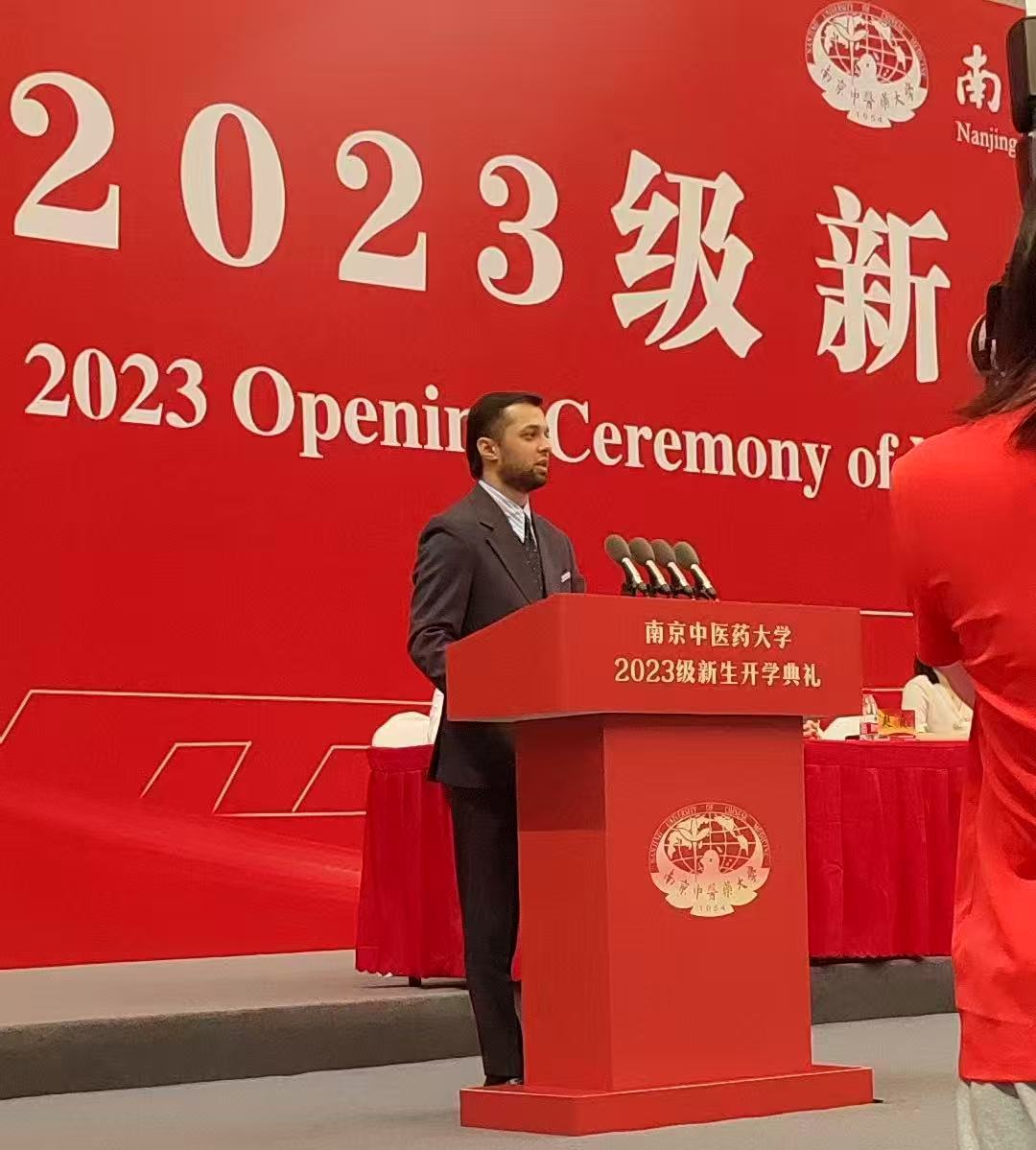 资讯有故事丨练中国功夫、学针灸推拿……塔吉克斯坦青年爱上中国文化