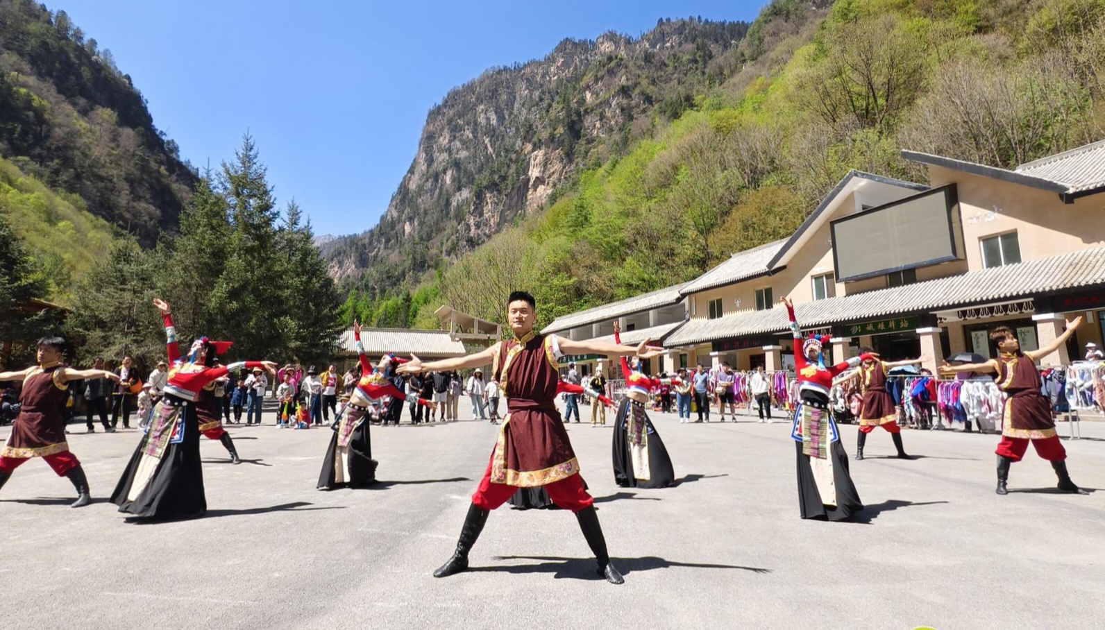 “五一”宕昌文旅热辣出圈：多元业态点燃假日经济_fororder_微信图片_20250507102657