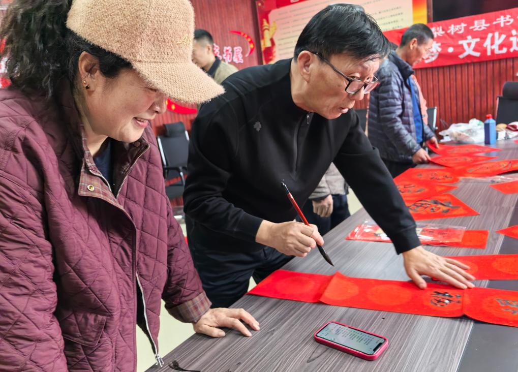 新春走基层丨春联里的东北农村新貌