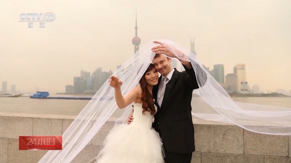 向世界推荐中国 这位定居16年的“洋主播”拿到了“五星卡”