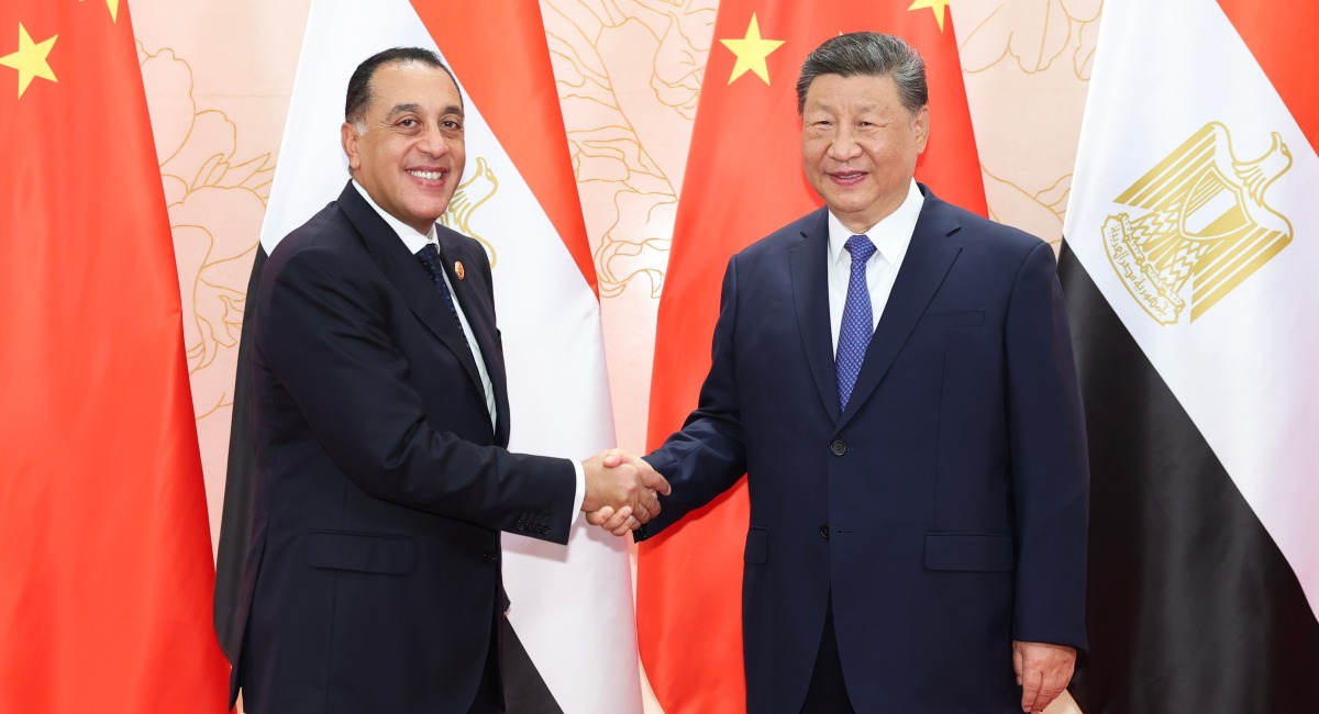 习近平会见埃及总理马德布利