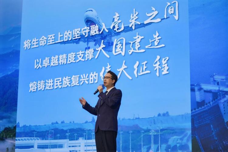 青春华章｜这堂思政课点亮三束光，照亮青年强国路