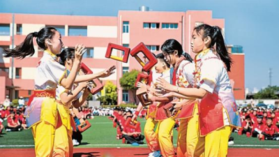 Taizhou, Jiangsu: Stone Locks Fly as an Ancient Skill Is Passed On