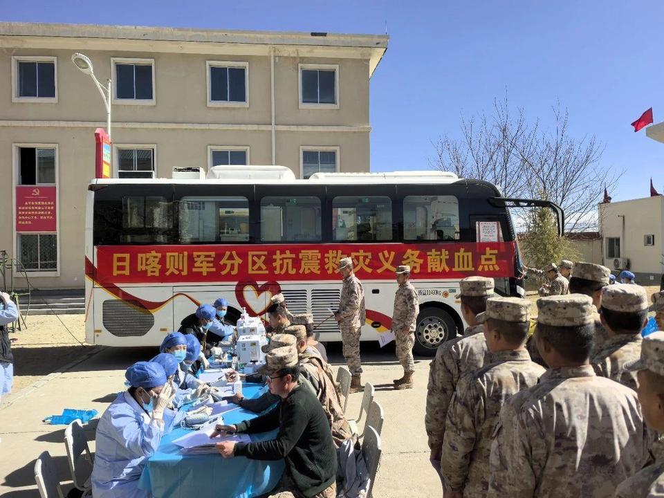 “金珠玛米，亚古都！”（解放军好！）