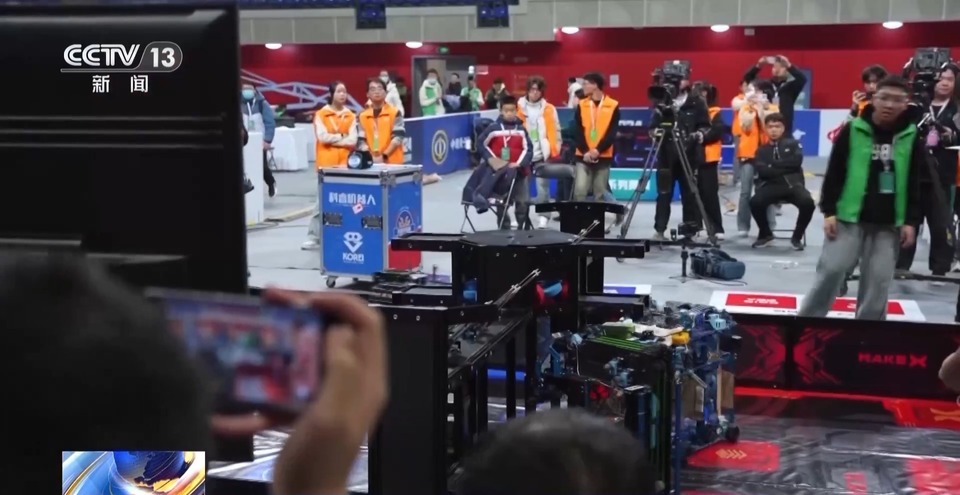 用意念操控机器人是什么感觉？ 去机器人大赛总决赛上一探究竟