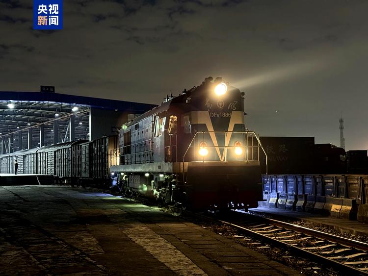 “粤地年货”已发出 大湾区援疆年货班列运输货物突破3万吨