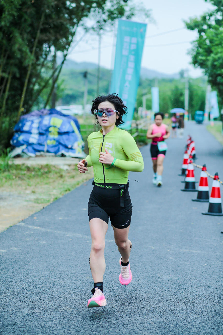 Competition Amidst Scenic Beauty: Fifth Tonglu Shengxianli Triathlon Kicks Off_fororder_6M4A2090