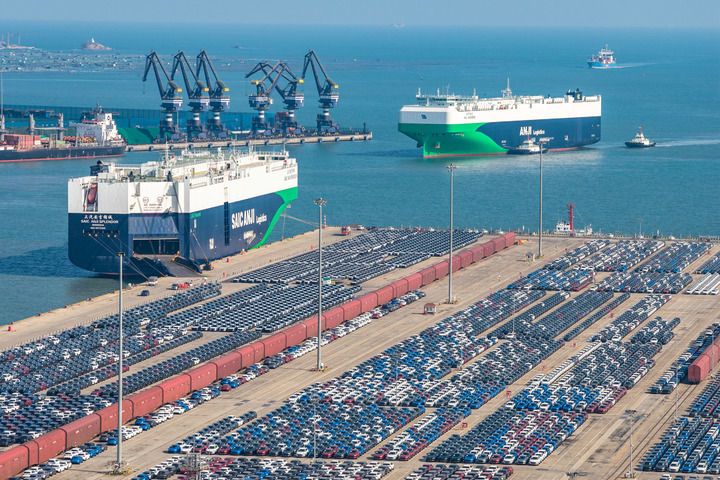 总书记在全国两会上的重要部署引领中国式现代化谱新篇