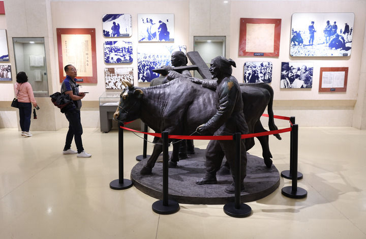 英魂永耀山河间