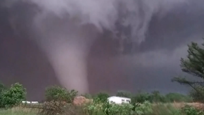 视频丨美国俄克拉何马州北部遭龙卷风袭击 至少10人受伤_fororder_企业微信截图_17770089256652