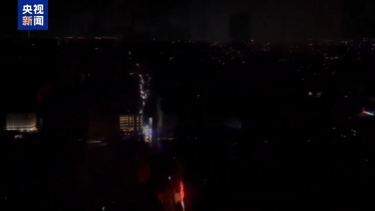 视频丨极端热浪席卷南美洲 多国民众改变跨年庆祝方式