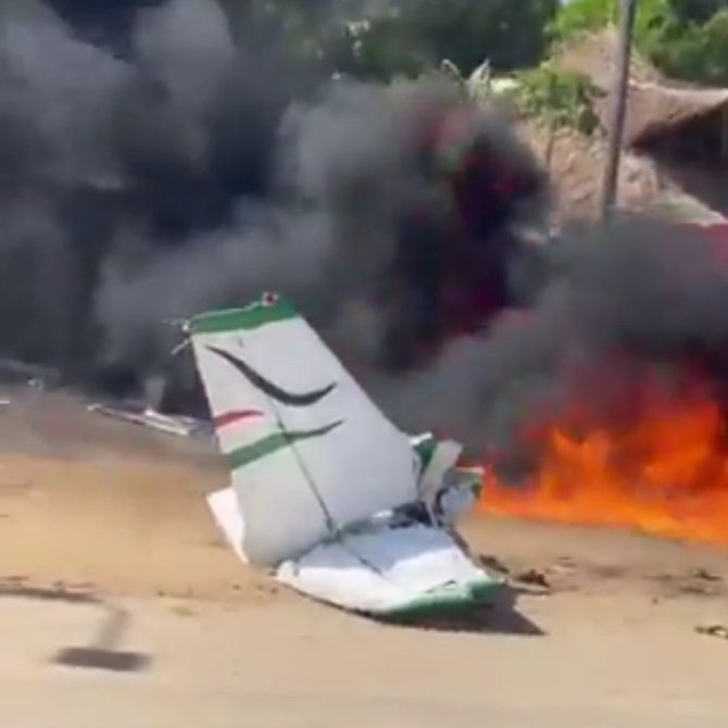 一架小型飞机在肯尼亚马林迪坠毁 造成多人死亡