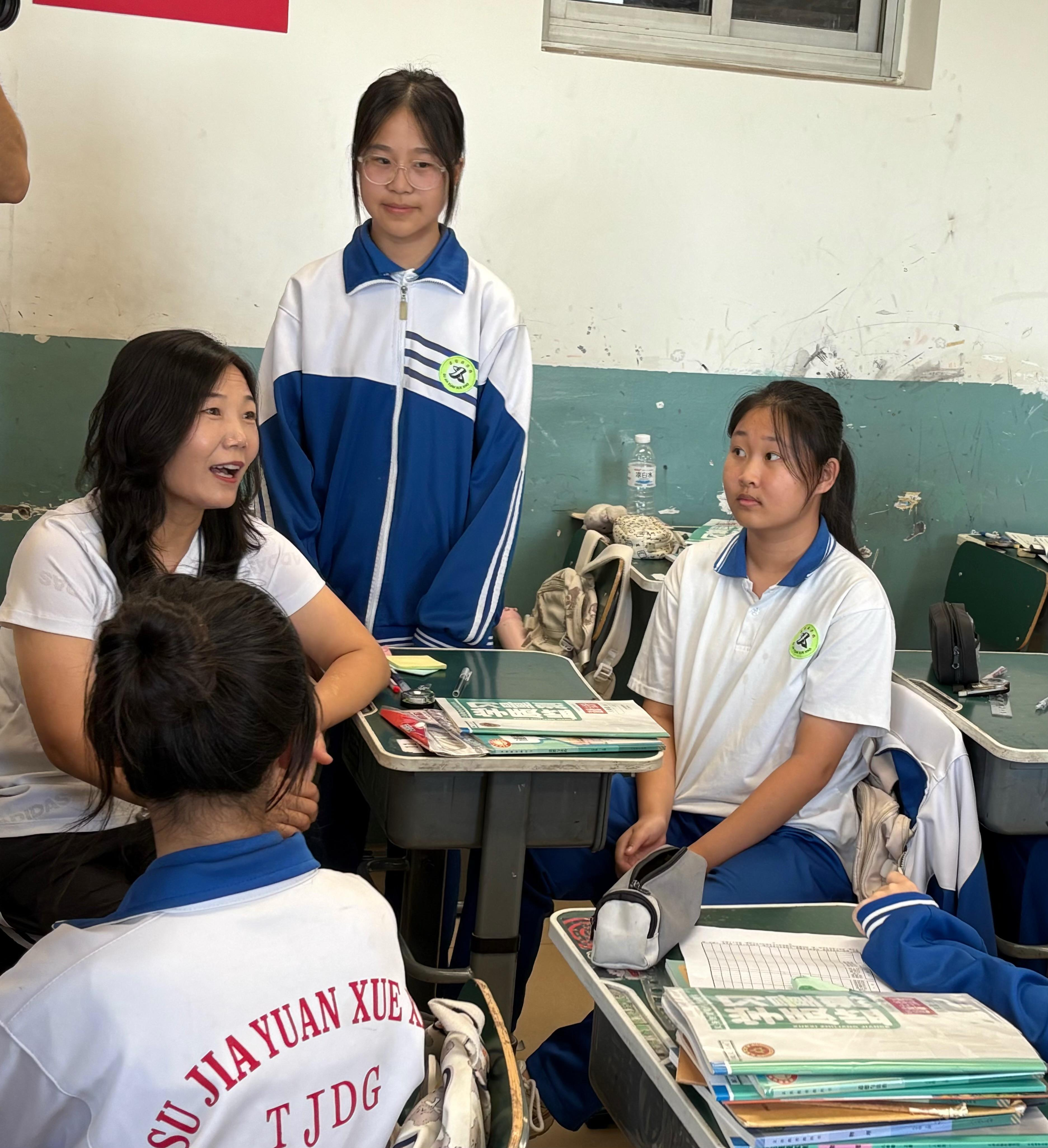 刘平：29年扎根乡村 用爱与责任浇灌教育之花_fororder_图片6