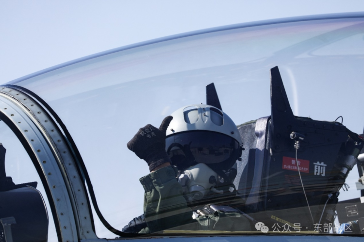 东部战区空军某部开展实战化训练 锤炼官兵胜战本领