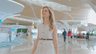 International Ambassador Explores Guangzhou Baiyun Airport’s Terminal 3: Experiencing the Fusion of Lingnan Culture and Smart Travel within the "Floral Crown of the City"
