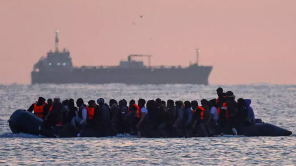 闪评 | 英国政府全面收紧庇护政策 挑战不少 困境仍存