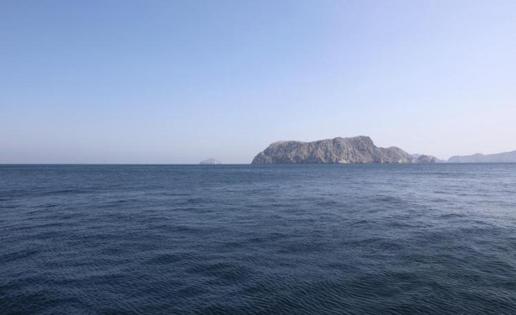 伊拉克给敢闯霍尔木兹海峡的石油买家“打折”