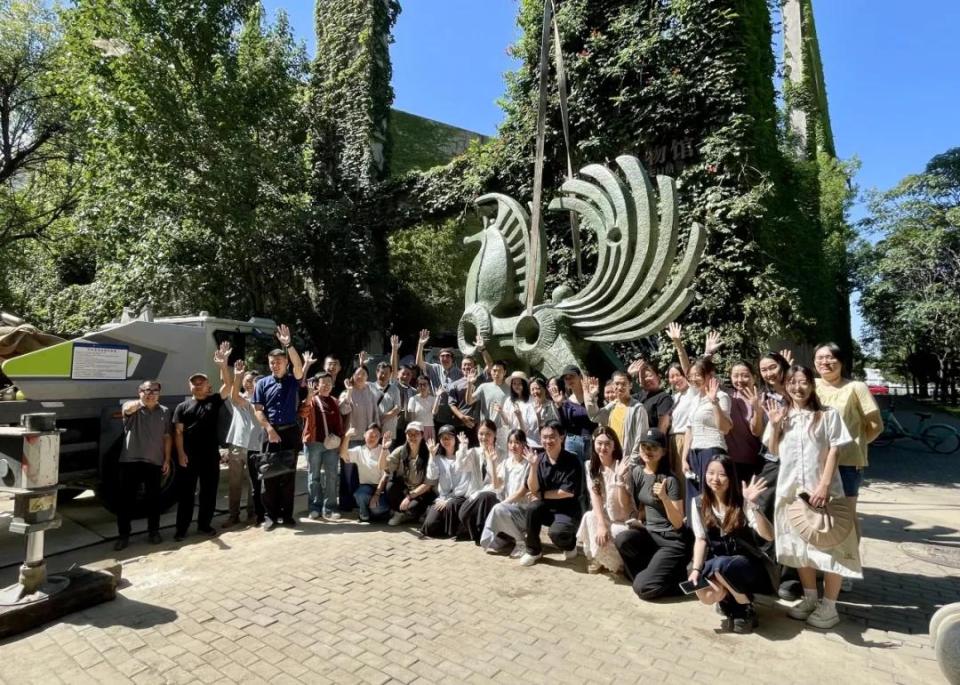 韩美林雕塑《天马》“从天而降”， 昂首伫立天津大学冯骥才文学艺术研究院博物馆主入口